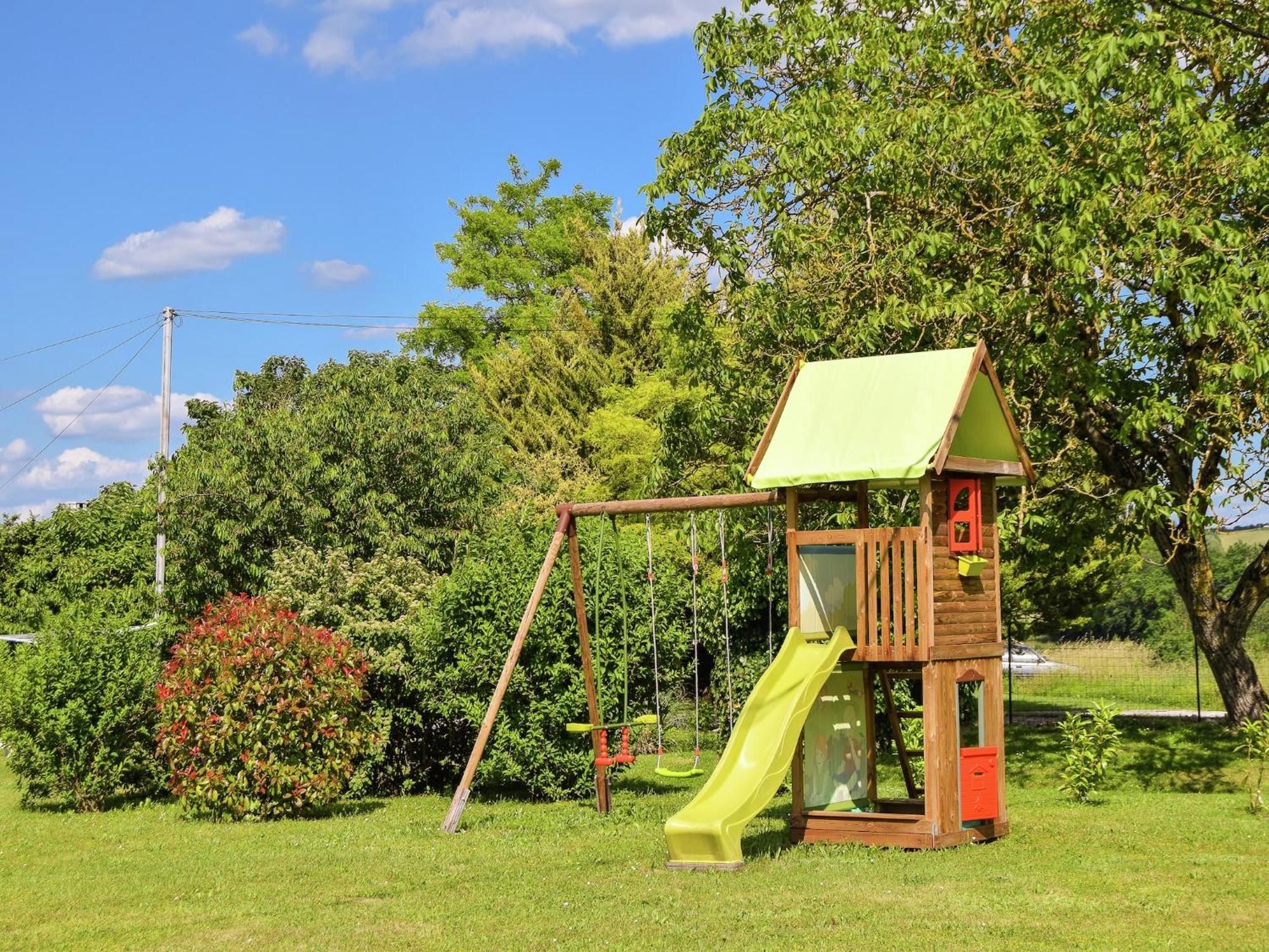 Snug Cottage In Saint Eutrope De Born With Pool エクステリア 写真